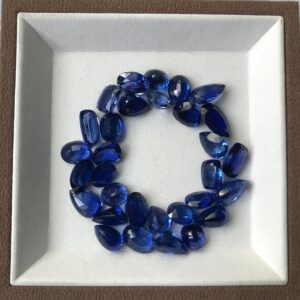 BLUE SAPPHIRE <4CT
